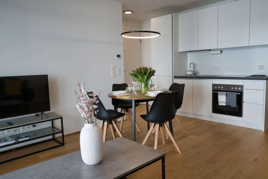 Modern Apartment Near Stadtpark Вена Экстерьер фото