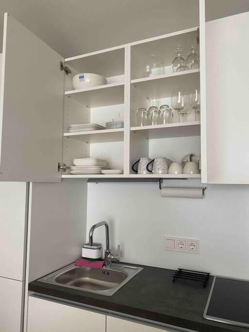 Modern Apartment Near Stadtpark Вена Экстерьер фото