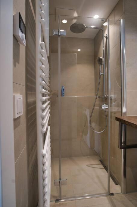 Modern Apartment Near Stadtpark Вена Экстерьер фото