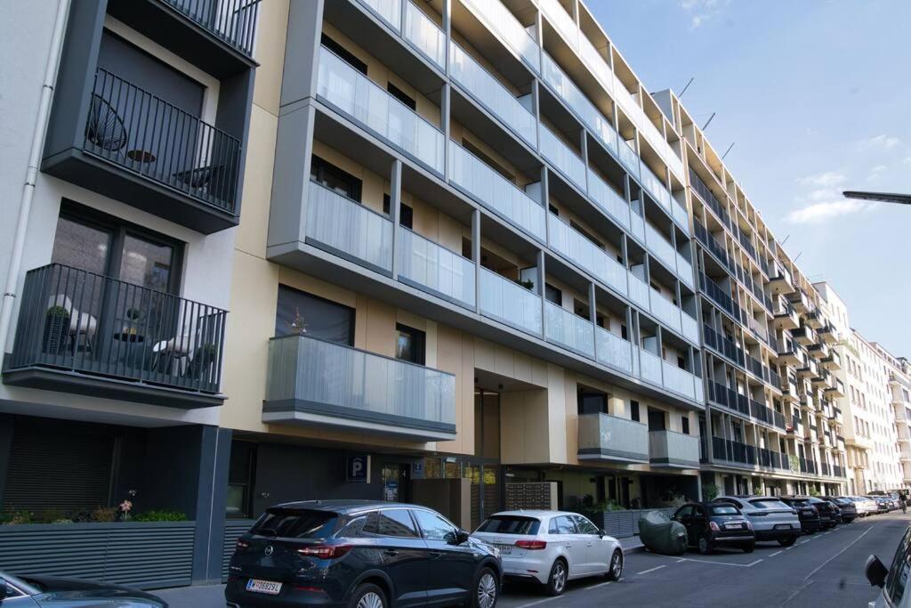 Modern Apartment Near Stadtpark Вена Экстерьер фото